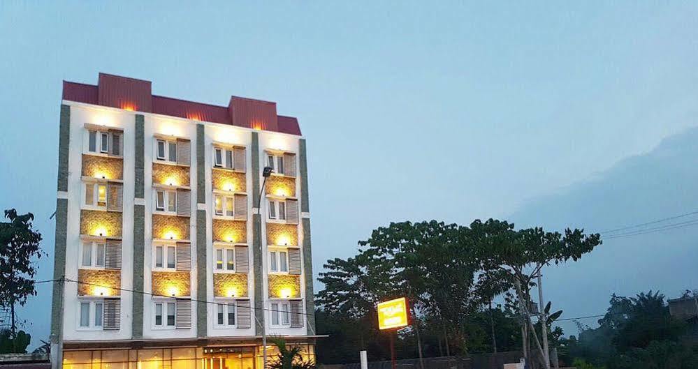 船员快捷酒店 Lubukpakam 外观 照片